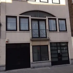 & Leon Oostende